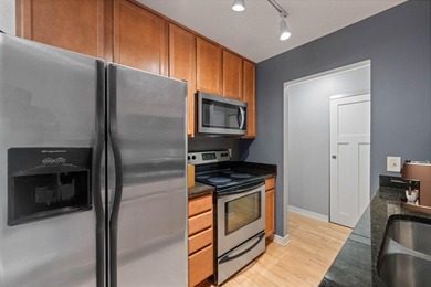 Nestled next to Market Plaza and steps from Bde Maka Ska, 1BR - photo 7