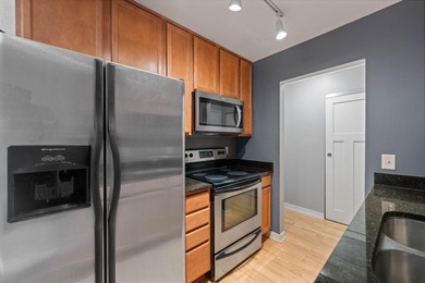 Nestled next to Market Plaza and steps from Bde Maka Ska, 1BR - photo 9