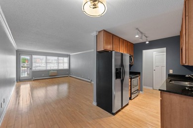 Nestled next to Market Plaza and steps from Bde Maka Ska, 1BR - photo 10