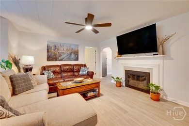 Charming 4 bedrooms, 2 bath Ardsley Park Bungalow: Renovated & - photo 3