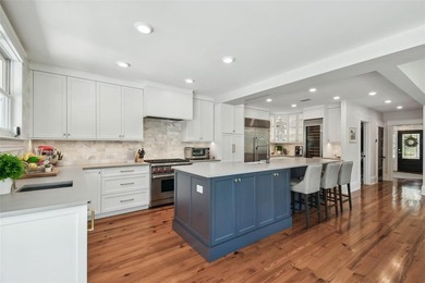 This beautifully restored Hyde Park home blends vintage charm - photo 18