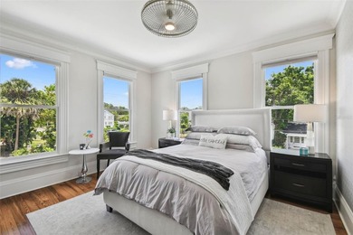 This beautifully restored Hyde Park home blends vintage charm - photo 24