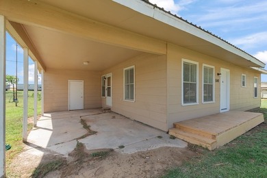 Welcome to lake life at beautiful Lake Colorado City! This cute - photo 31