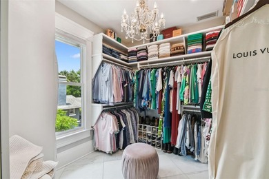 This beautifully restored Hyde Park home blends vintage charm - photo 33