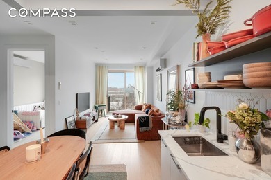Perched atop a boutique building, this sun-filled residence - photo 3