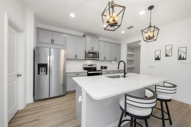 Welcome to this beautifully maintained 3-bedroom, 2.5-bath - photo 12