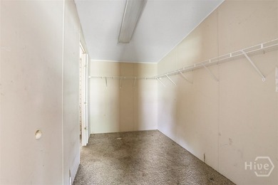 Investor opportunity in Midway! This large, 4 bedroom, 2 - photo 7