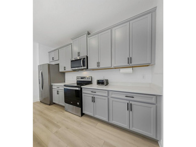 Welcome to this beautifully maintained 3-bedroom, 2.5-bath - photo 22