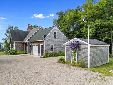 Experience the pleasure of owning your private waterfront home - photo 2