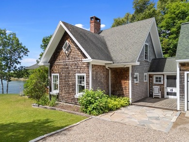 Experience the pleasure of owning your private waterfront home - photo 3