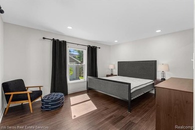 615 Lakepointe presents an exceptional 3-bedroom, 2.1-bath - photo 14