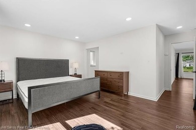 615 Lakepointe presents an exceptional 3-bedroom, 2.1-bath - photo 15