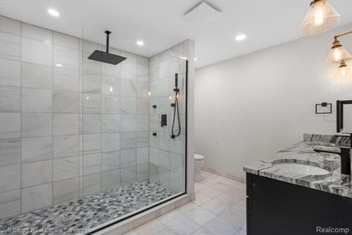 615 Lakepointe presents an exceptional 3-bedroom, 2.1-bath - photo 18