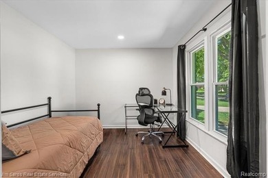 615 Lakepointe presents an exceptional 3-bedroom, 2.1-bath - photo 21