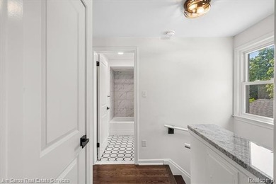 615 Lakepointe presents an exceptional 3-bedroom, 2.1-bath - photo 23