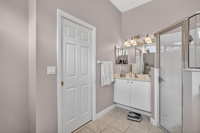 Well maintained 2002 Hanover Home located in the highly - photo 27