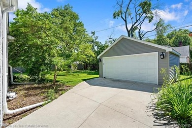 615 Lakepointe presents an exceptional 3-bedroom, 2.1-bath - photo 28