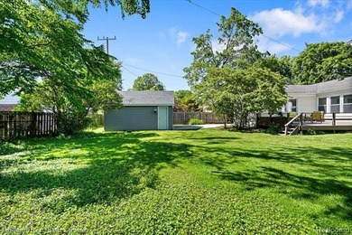 615 Lakepointe presents an exceptional 3-bedroom, 2.1-bath - photo 29