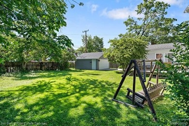 615 Lakepointe presents an exceptional 3-bedroom, 2.1-bath - photo 30