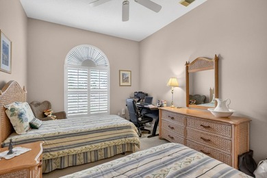 Well maintained 2002 Hanover Home located in the highly - photo 31
