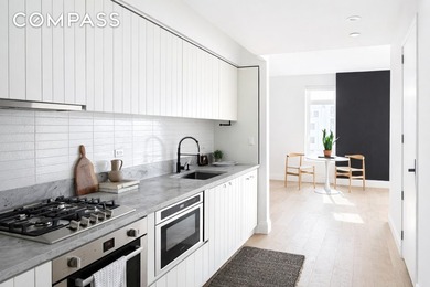 Welcome to this beautifully designed, sun-filled studio at 181 - photo 3