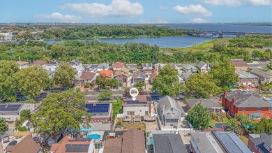 CREATE YOUR DREAM in this fully detached Center Hall Colonial - photo 5