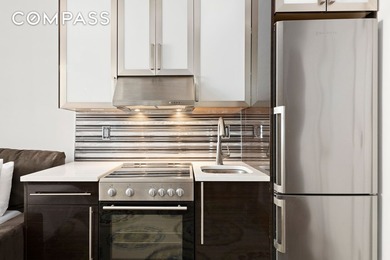 Perched on a high floor at 20 West 72nd Street, Residence 1600 - photo 3