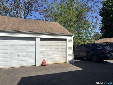 Welcome to this 2 Family Home with a large two car detached - photo 21