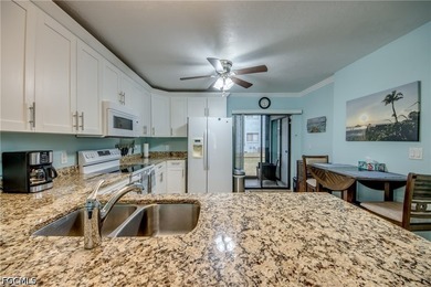 A spacious and sleek 2 bedroom/2 bath furnished first floor - photo 14