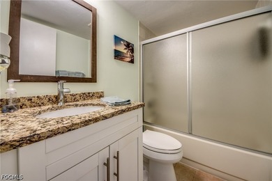 A spacious and sleek 2 bedroom/2 bath furnished first floor - photo 30