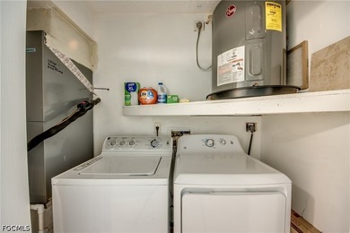 A spacious and sleek 2 bedroom/2 bath furnished first floor - photo 31