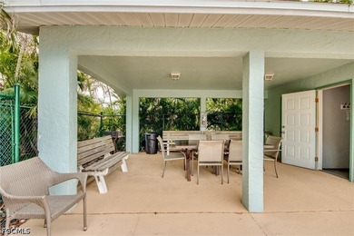 A spacious and sleek 2 bedroom/2 bath furnished first floor - photo 33