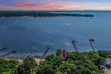 (private lake, pond, creek) Home For Sale in Sands Point New York