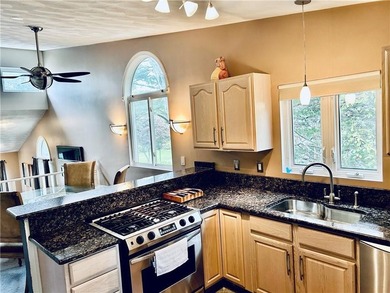 Warwick-Debut! Small and private 10-unit complex tucked away but - photo 12