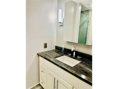Warwick-Debut! Small and private 10-unit complex tucked away but - photo 20
