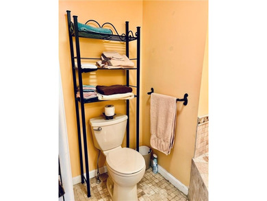 Warwick-Debut! Small and private 10-unit complex tucked away but - photo 24