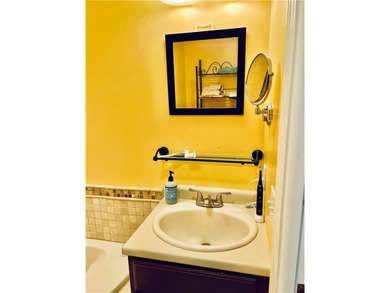 Warwick-Debut! Small and private 10-unit complex tucked away but - photo 26