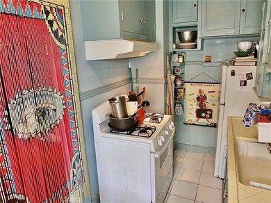 Welcome to the Historic 1922 Saint Regis! This delightful - photo 26