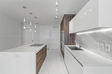 Live above it all at Paramount Miami Worldcenter. This oversized