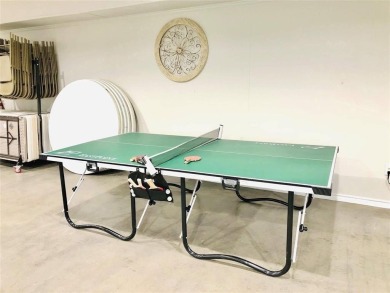 Your fishing retreat awaits at Lake Fork! This charming