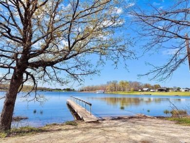 Your fishing retreat awaits at Lake Fork! This charming