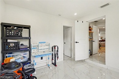 Just What you have been waiting for, a 4-bedroom waterfront home - photo 32