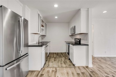 Welcome to 3565 Linden ave where a fully updated 2-bedroom and - photo 2