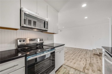 Welcome to 3565 Linden ave where a fully updated 2-bedroom and - photo 5
