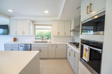 INCREDIBLE HOME. Avondale Golf Club is a very special - photo 11