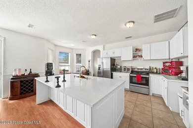 Spacious 5 bedroom, 3 bathroom home in the highly sought after - photo 11