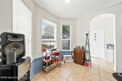Spacious 5 bedroom, 3 bathroom home in the highly sought after - photo 13