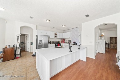 Spacious 5 bedroom, 3 bathroom home in the highly sought after - photo 14