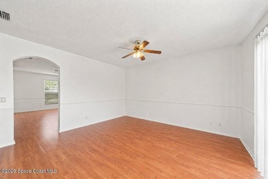 Spacious 5 bedroom, 3 bathroom home in the highly sought after - photo 15