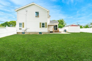 Welcome to this beautiful expanded cape located in Islip. This - photo 23